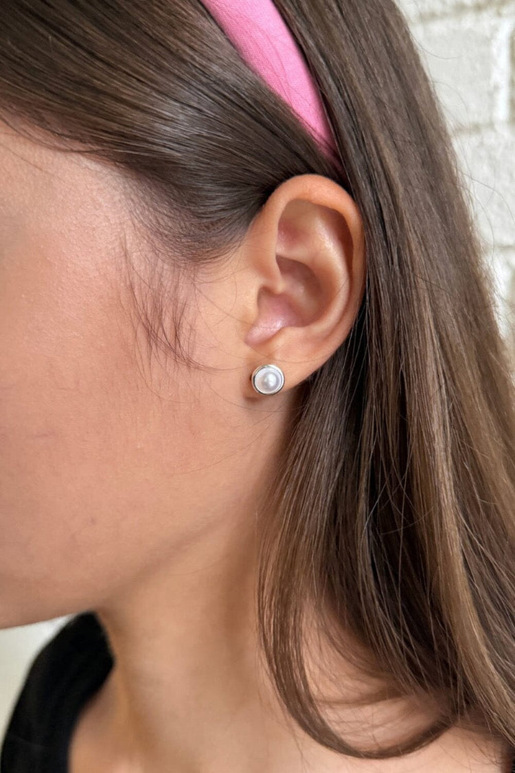 Brandy Melville Pearl Stud Earrings
